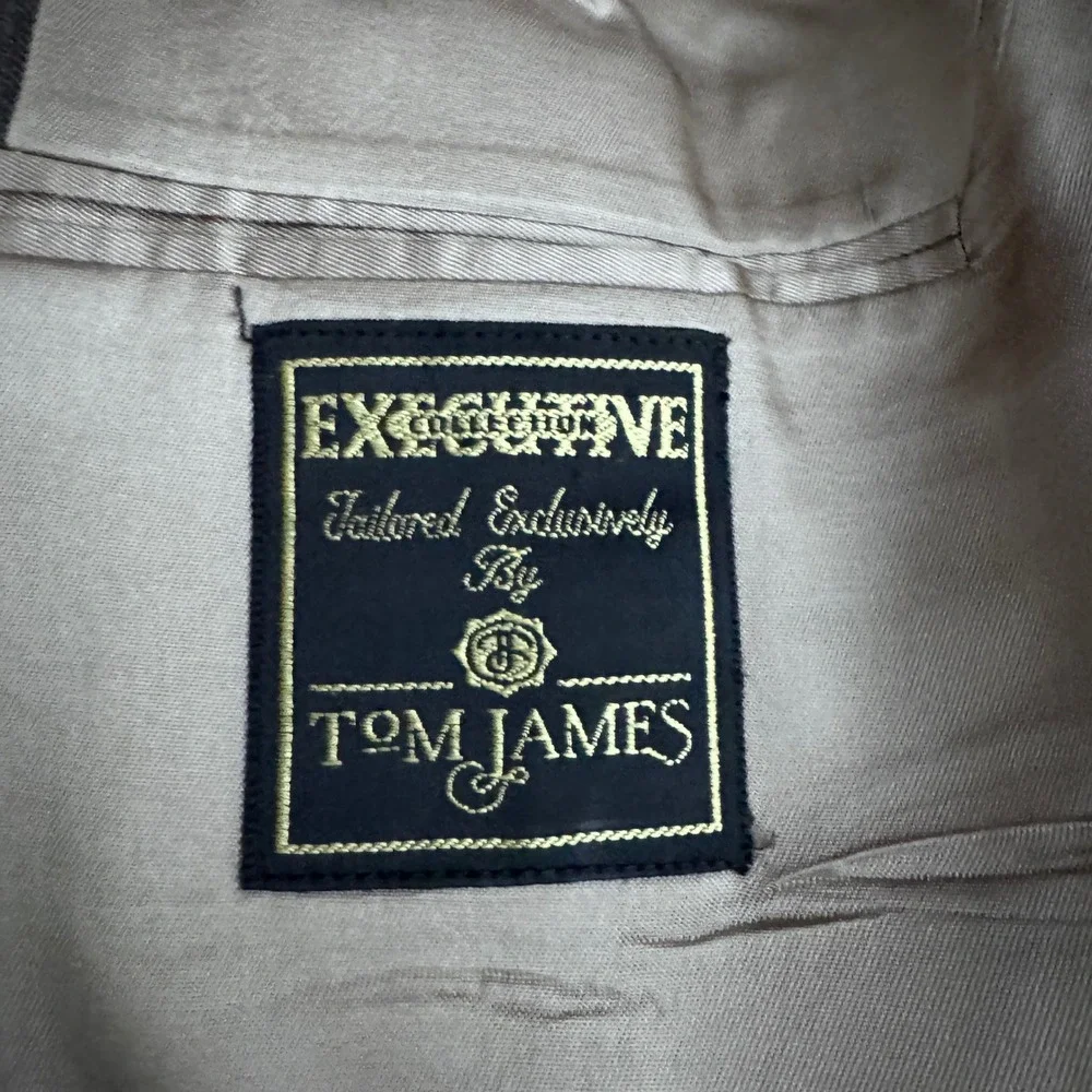 Tom James Suit Mens 42R 35x30 Gray Pinstripe Herringbone Wool Two Button USA - Picture 5 of 7